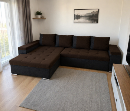 sotetbarna fekete